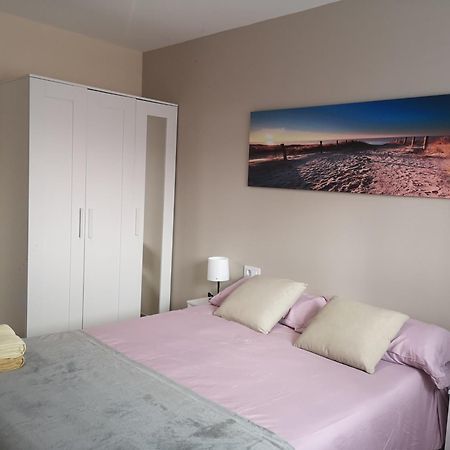 Hostal Mari: University Area Private Rooms with Shared Baths La Laguna  Exterior photo