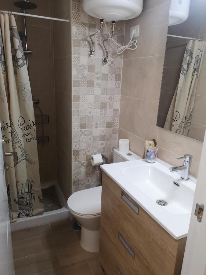 Hostal Mari: University Area Private Rooms with Shared Baths La Laguna  Exterior photo