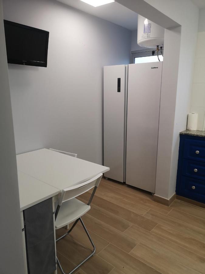 Hostal Mari: University Area Private Rooms with Shared Baths La Laguna  Exterior photo