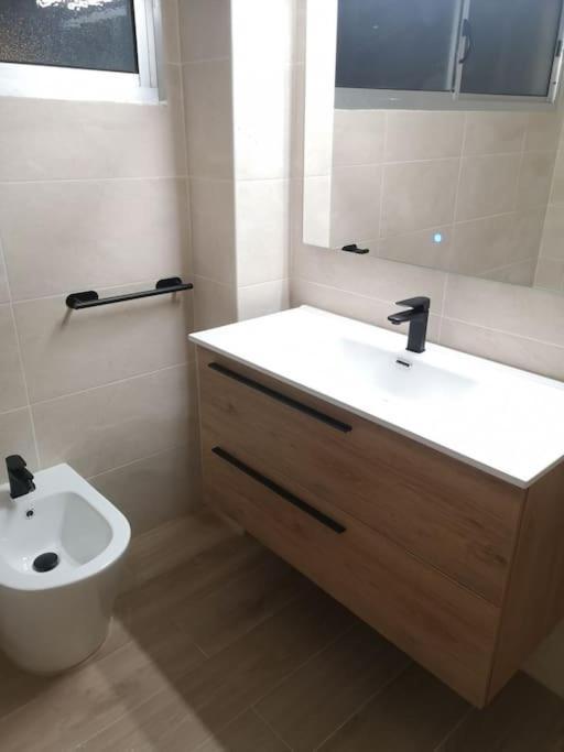 Hostal Mari: University Area Private Rooms with Shared Baths La Laguna  Exterior photo
