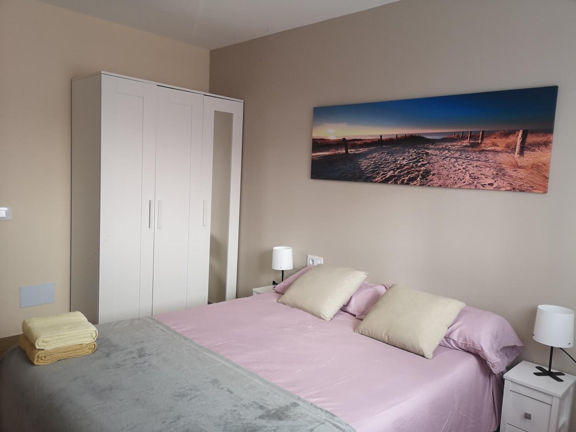 Hostal Mari: University Area Private Rooms with Shared Baths La Laguna  Exterior photo